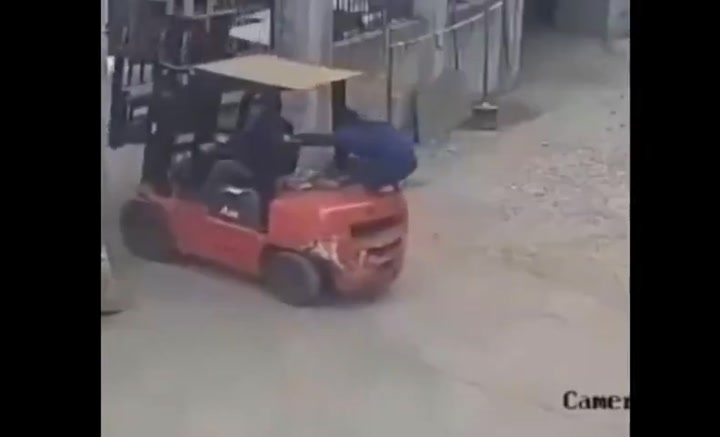CrazyShit.com | FORKLIFT ACCIDENT - Crazy Shit