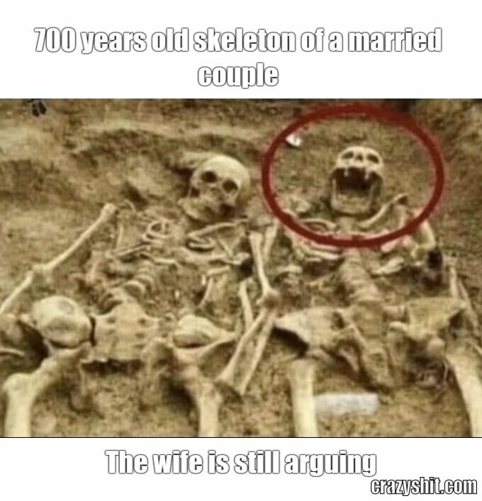 700 years old skeleton of a married couple
