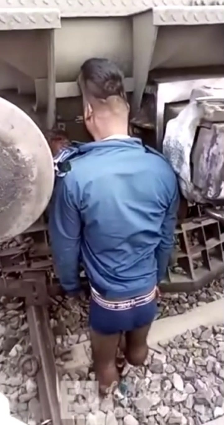 CrazyShit.com | &lsquo;Head&rsquo; On Train Collision (India) - Crazy Shit