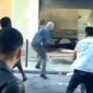 Man Fights Off Crowd Of Refugees In Front Of Kebab Store