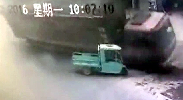 NEVER CUT OFF A TRUCK IN CHINA. NEVER.