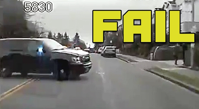 COPS CRASH INTO EACH OTHER DURING A CHANCE (FAIL)