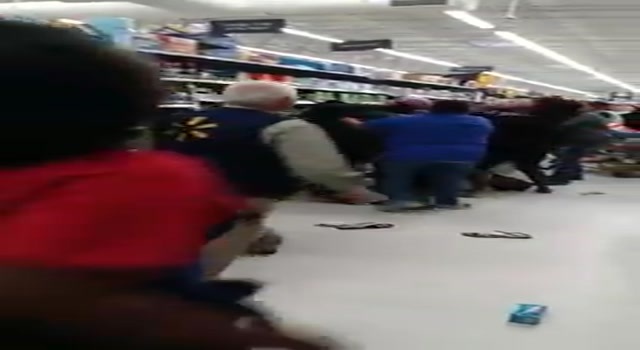 WALMART FIGHT IN DA HOOD