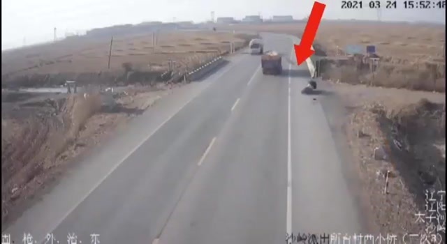 Losing head on Chinese road