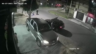 Off duty officer ruins carjacking attempt