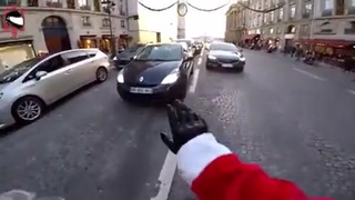 Hit And Run Chase On A Bike By Santa... Seriously Watch This Shit ....