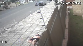 ⁣Tragic! Dude Got His Hand Cut After Falling From Upstair