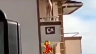 Dumb bitch twerks in her balcony