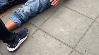 victim holds his guts so he doesn't leave
