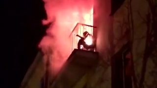 Dude escapes his apartment fire