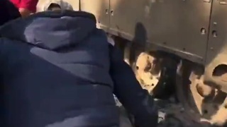 Hamas Drags Israeli Soldier out his Tank!