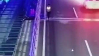 Girl disappears and friend can&rsquo;t find her