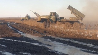 Russian Spetsnaz/ BM-21 Grad artillery vs Ukrainian regulars/armoured vehicles