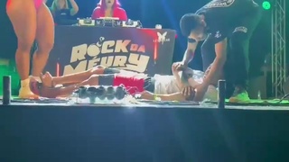 Dumb bitch needs to go back to Lapdance school!