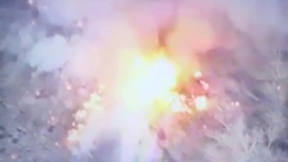 Spectacular explosion of rusian T-80BVM tank