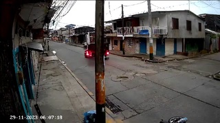 Man dressed as utility worker executes man