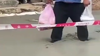 Ho Li Mong stuck in cement
