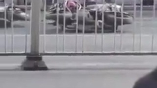 CHINESE BIKER BEATS POLICE OFFICER AFTER A TRAFFIC STOP