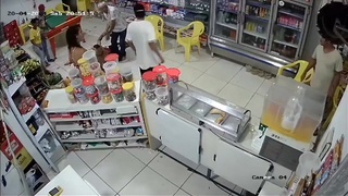 Girlfriend Shanking And Slashing Up Her Boyfriend In The Store
