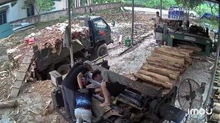 Yep, That Looks Painful! Vietnamese  People And Machines