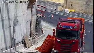 Falling Load Crushes Man