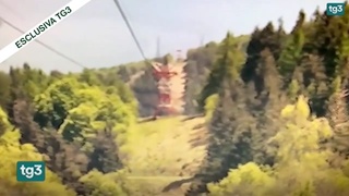 14 cablecar passengers get a thrilling end to their ride