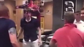 Drew Carey‘s doppelgänger fights at a coffee shop