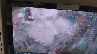 7-Eleven store workers holding door blown away by Krathon