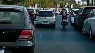 A dick on a bike gets whats he deserves