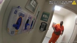 Discount Suge Knight tries to escape police custody.