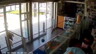 Thief Tries To Rob a Pharmacy