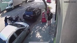 Off Duty Cop Shoots And Kills Robber in São Paulo