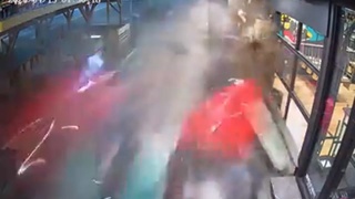 Pick-up Crashes Coffe Shop