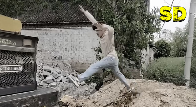 16 PEOPLE DEFINITELY HAVING A SHITTIER DAY THAN YOU