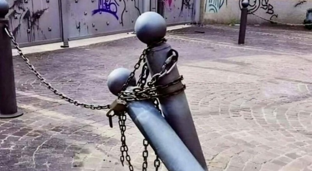 even yheses pole