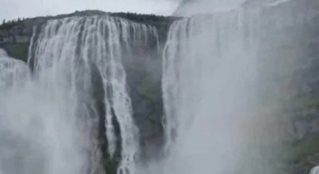 Here Cums The Waterfall
