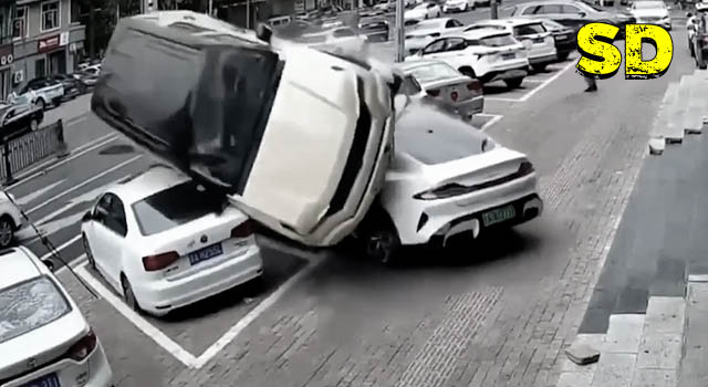 24 PEOPLE DEFINITELY HAVING A SHITTIER DAY THAN YOU