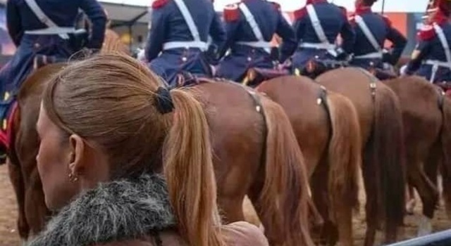 her : how does my hair look ??
