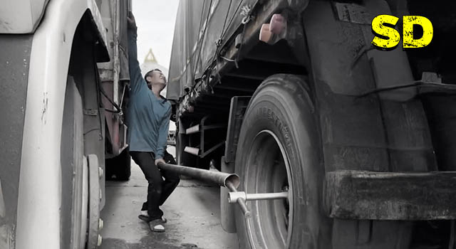 18 + PEOPLE DEFINITELY HAVING A SHITTIER DAY THAN YOU