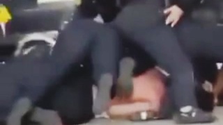 5 Female Cops Vs Shirtless Man In Miami - Taser And Pepper Spray Didn't Work So The Gun Came Out!