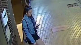 Prostitute Gets Her Phone Snatched