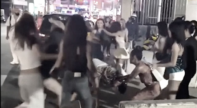 SLUM FIGHTS E222