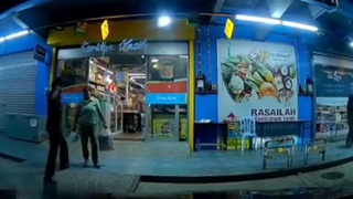 Innocent Pakistani woman gets punched in her mouth by an aggressive negro chap.