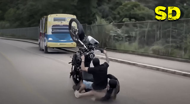 18 + PEOPLE DEFINITELY HAVING A SHITTIER DAY THAN YOU