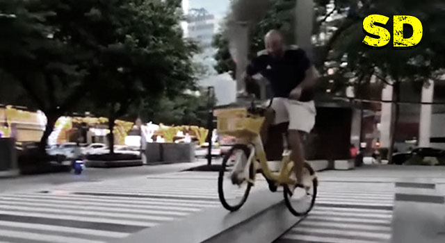 16 PEOPLE DEFINITELY HAVING A SHITTIER DAY THAN YOU