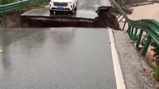 THAT WOULD BE A CRAZY AS SHIT RIDE!