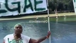 Pro-Algae Protestors