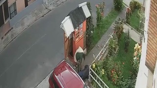 Guy Hits Security Guard with Rock and Robs Him