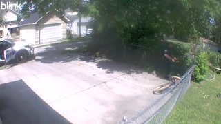 MAN ON BIKE MOONS OFFICERS DURING GETAWAY!