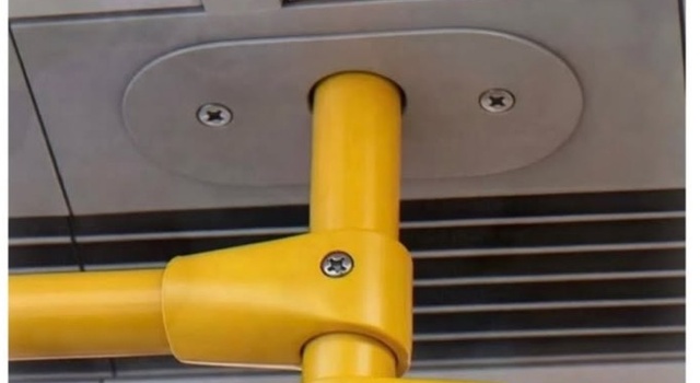 Yellow Pole Blowjob